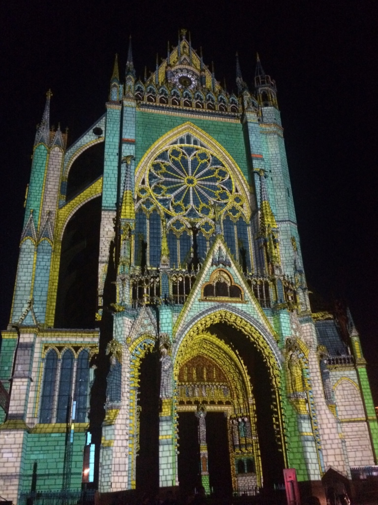 Die Kathedrale von Metz im Sommer 2018 - abendliche Beleuchtung